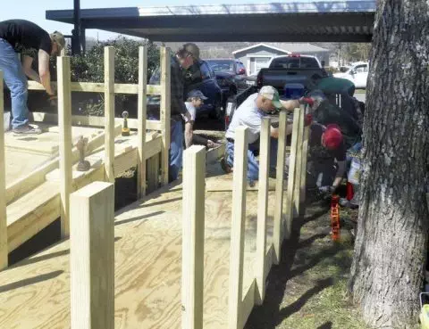 Building a ramp for an Aledo Resident